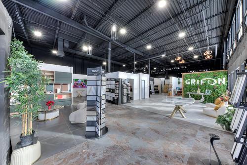 Warehouse - 2473  - 2475 Rue Guénette, Montréal (Saint-Laurent), QC 