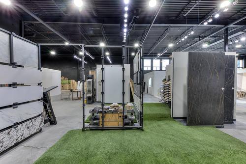 Warehouse - 2473  - 2475 Rue Guénette, Montréal (Saint-Laurent), QC 