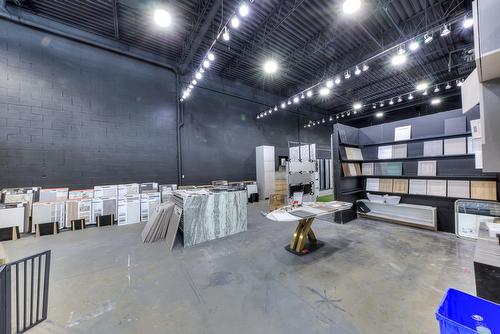 Warehouse - 2473  - 2475 Rue Guénette, Montréal (Saint-Laurent), QC 