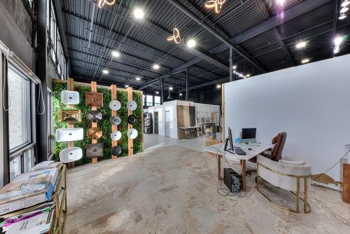 Warehouse - 2473  - 2475 Rue Guénette, Montréal (Saint-Laurent), QC 