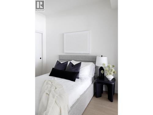 665 422 E 3Rd Street, North Vancouver, BC - Indoor Photo Showing Bedroom