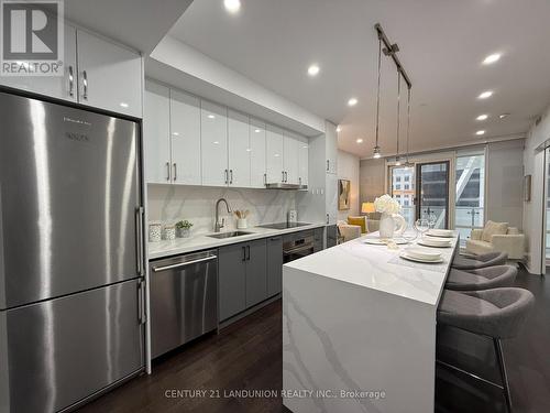 1508 - 1 Bloor Street E, Toronto, ON - Indoor Photo Showing Kitchen With Upgraded Kitchen