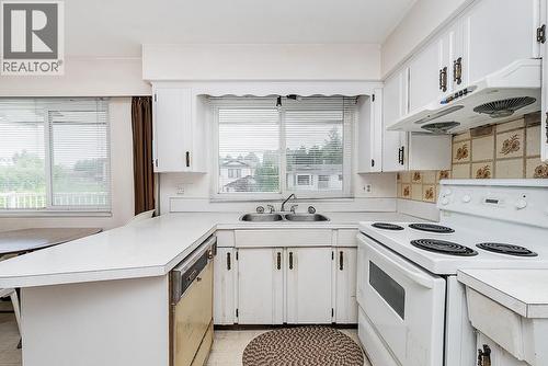 8391 Rideau Drive, Richmond, BC - Indoor Photo Showing Kitchen With Double Sink