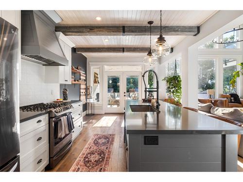 35294 Ewert Avenue, Mission, BC - Indoor Photo Showing Kitchen With Upgraded Kitchen