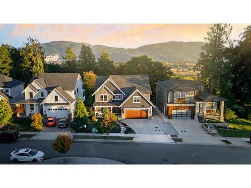 35294 Ewert Avenue, Mission, BC - Outdoor With Facade