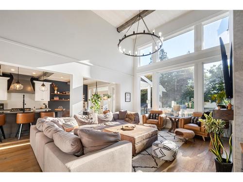 35294 Ewert Avenue, Mission, BC - Indoor Photo Showing Living Room
