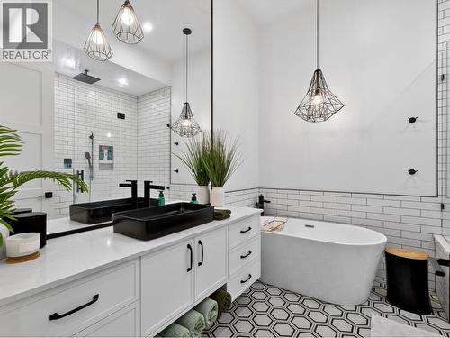 5300 Hedeman Court, Kelowna, BC - Indoor Photo Showing Bathroom