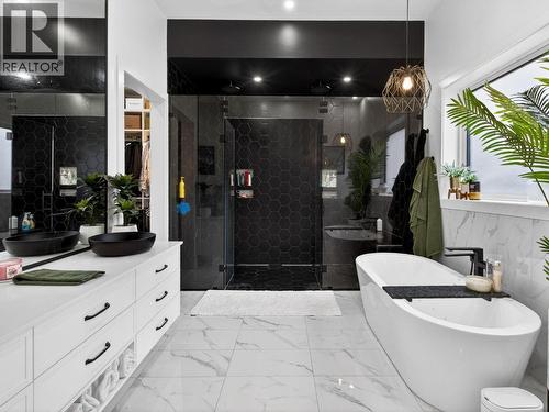 5300 Hedeman Court, Kelowna, BC - Indoor Photo Showing Bathroom