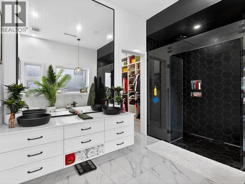 5300 Hedeman Court, Kelowna, BC - Indoor