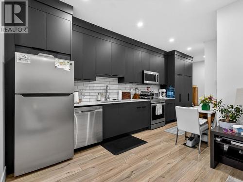 5300 Hedeman Court, Kelowna, BC - Indoor Photo Showing Kitchen With Upgraded Kitchen