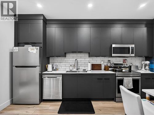 5300 Hedeman Court, Kelowna, BC - Indoor Photo Showing Kitchen With Double Sink With Upgraded Kitchen