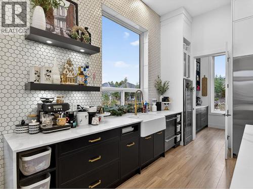 5300 Hedeman Court, Kelowna, BC - Indoor Photo Showing Kitchen With Upgraded Kitchen