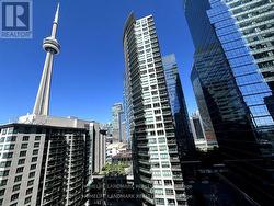 1706 - 19 GRAND TRUNK CRESCENT  Toronto, ON M5J 3A3