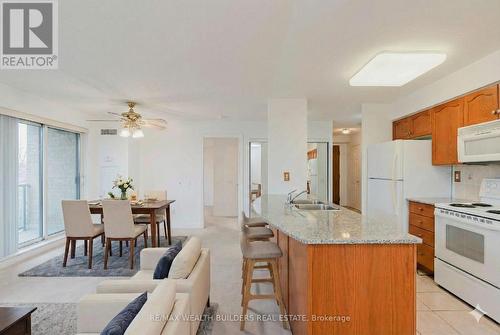 Kitchen / Dinning - 305 - 1720 Eglinton Avenue E, Toronto, ON - Indoor Photo Showing Kitchen With Double Sink