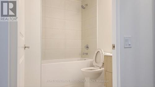A-1405 - 30 Upper Mall Way, Vaughan, ON - Indoor Photo Showing Bathroom