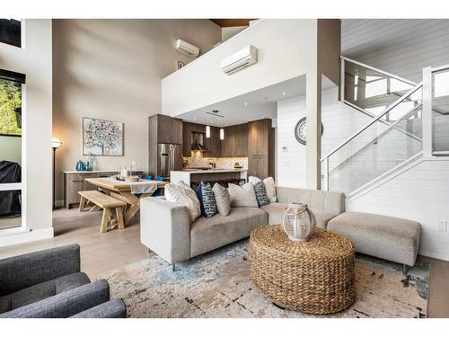 302 3175 Columbia Valley Road|Cultus Lake North, Chilliwack, BC - Indoor Photo Showing Living Room