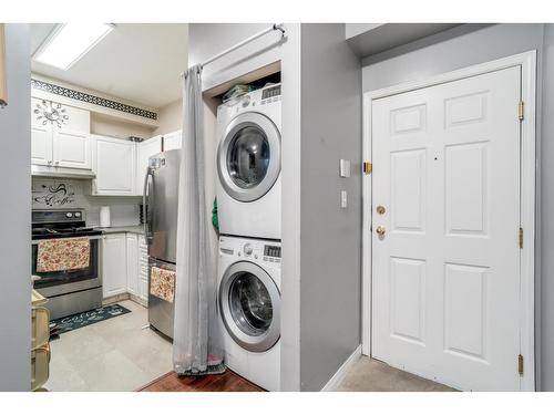 102 13727 74 Avenue, Surrey, BC - Indoor Photo Showing Laundry Room