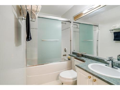 102 13727 74 Avenue, Surrey, BC - Indoor Photo Showing Bathroom