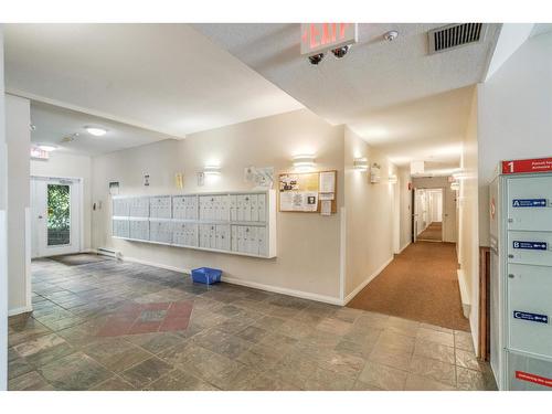 102 13727 74 Avenue, Surrey, BC - Indoor Photo Showing Other Room