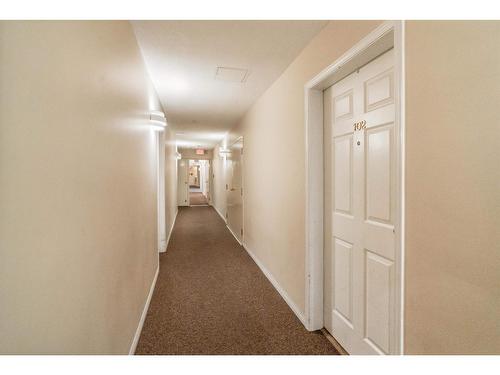 102 13727 74 Avenue, Surrey, BC - Indoor Photo Showing Other Room