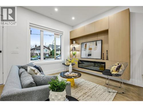 2827 Dundas Street, Vancouver, BC - Indoor Photo Showing Living Room With Fireplace