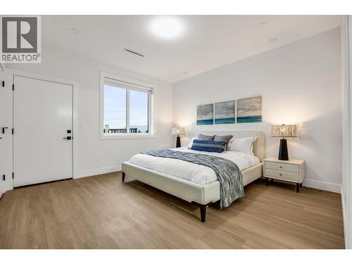2827 Dundas Street, Vancouver, BC - Indoor Photo Showing Bedroom