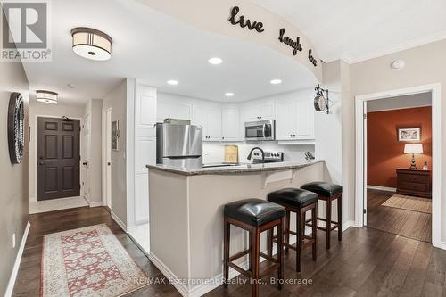 310 - 5188 Lakeshore Road, Burlington (Appleby), ON - Indoor Photo Showing Kitchen