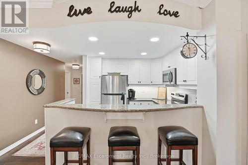 310 - 5188 Lakeshore Road, Burlington (Appleby), ON - Indoor Photo Showing Kitchen