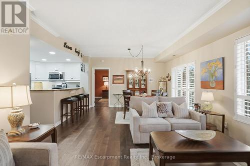 310 - 5188 Lakeshore Road, Burlington (Appleby), ON - Indoor Photo Showing Living Room