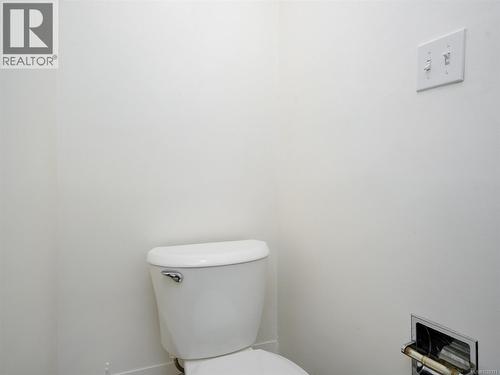 A & B 1725 Feltham Rd, Saanich, BC - Indoor Photo Showing Bathroom
