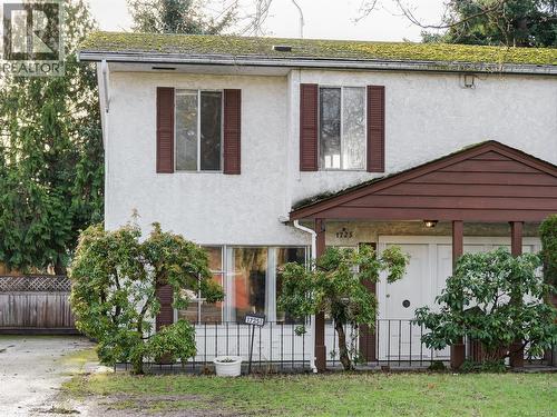 A & B 1725 Feltham Rd, Saanich, BC - Outdoor
