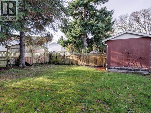 A & B 1725 Feltham Rd, Saanich, BC - Outdoor