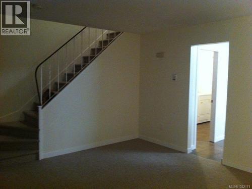 Side A - A & B 1725 Feltham Rd, Saanich, BC - Indoor Photo Showing Other Room