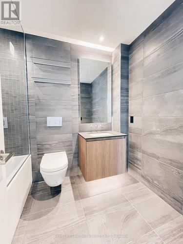 804 - 81 Wellesley Street E, Toronto, ON - Indoor Photo Showing Bathroom