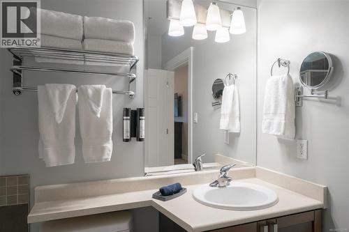 310D 1730 Riverside Lane, Courtenay, BC - Indoor Photo Showing Bathroom