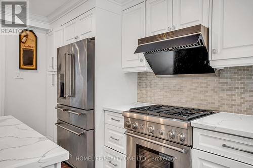 31 Bearwood Drive, Toronto, ON - Indoor Photo Showing Kitchen With Upgraded Kitchen