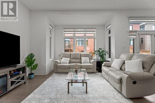 3118 Travertine Drive, Oakville, ON - Indoor Photo Showing Living Room