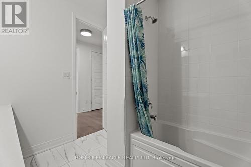 3118 Travertine Drive, Oakville, ON - Indoor Photo Showing Bathroom