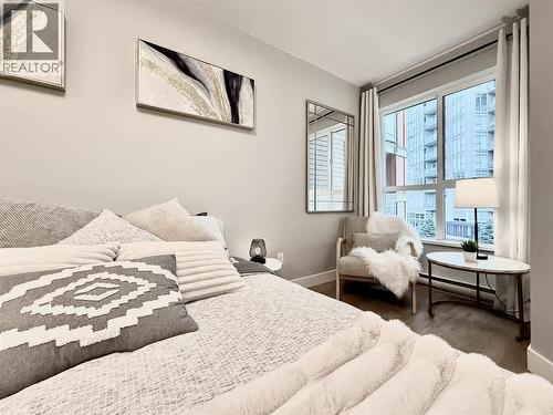 1099 Sunset Drive Unit# 324, Kelowna, BC - Indoor Photo Showing Bedroom