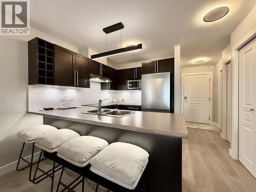 1099 Sunset Drive Unit# 324, Kelowna, BC - Indoor Photo Showing Kitchen With Double Sink