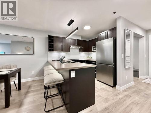 1099 Sunset Drive Unit# 324, Kelowna, BC - Indoor Photo Showing Kitchen With Stainless Steel Kitchen