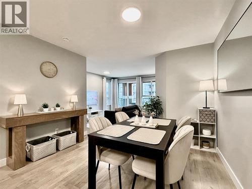 1099 Sunset Drive Unit# 324, Kelowna, BC - Indoor Photo Showing Dining Room