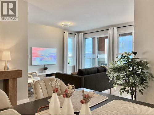 1099 Sunset Drive Unit# 324, Kelowna, BC - Indoor Photo Showing Dining Room