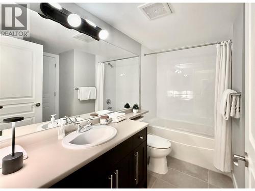 1099 Sunset Drive Unit# 324, Kelowna, BC - Indoor Photo Showing Bathroom