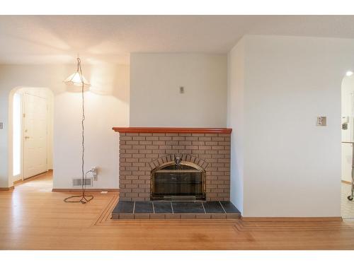 33569 5Th Avenue, Mission, BC - Indoor Photo Showing Living Room With Fireplace