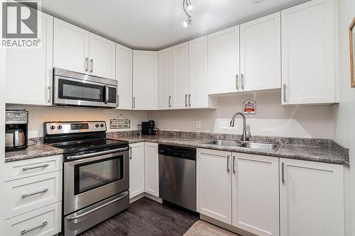 203 2983 Cambridge Street, Port Coquitlam, BC - Indoor Photo Showing Kitchen With Double Sink