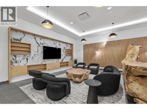 559 422 E 3Rd Street, North Vancouver, BC - Indoor