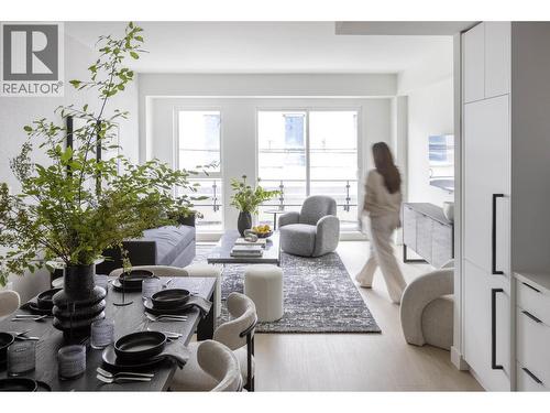 559 422 E 3Rd Street, North Vancouver, BC - Indoor Photo Showing Living Room