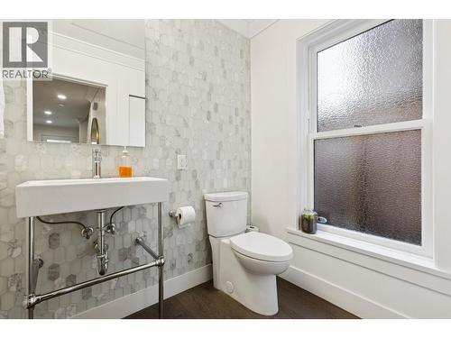 612 Brantford Street, New Westminster, BC - Indoor Photo Showing Bathroom
