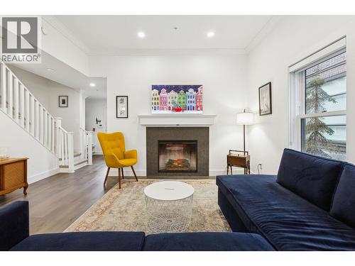 612 Brantford Street, New Westminster, BC - Indoor Photo Showing Living Room With Fireplace